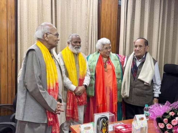 “Sarva Loka Maa Her Holiness Sri Sri Sri 1008 Guruji Poonamji” – the current Guru in the spiritual lineage of ‘Baba Neem Karoliji Maharaj Ji’ arrives in India!”