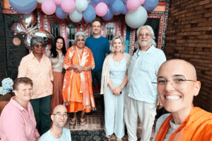 Devotees and balloons welcome Guruji back to the Ashram in Clearwater, Florida